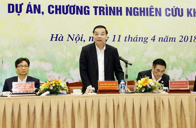  Bộ trưởng Bộ Khọc và Công nghệ Chu Ngọc Anh phát biểu ý kiến. (Ảnh: Nguyễn Dân/TTXVN)