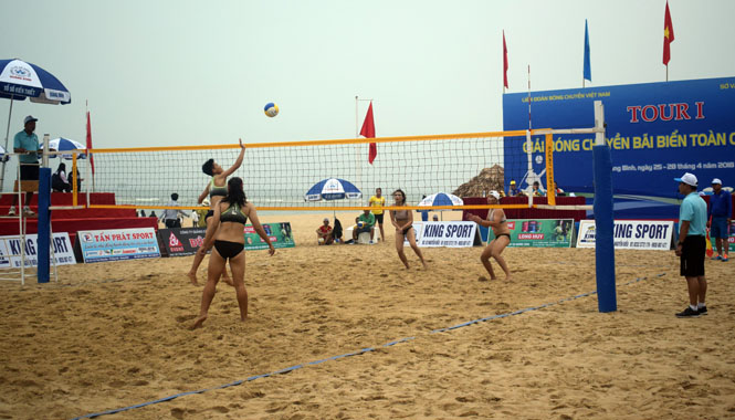  Sau buổi lễ khai mạc, Tour I Giải vô bóng chuyền bãi biển toàn quốc 2018 đã thi đấu những trận đầu tiên.