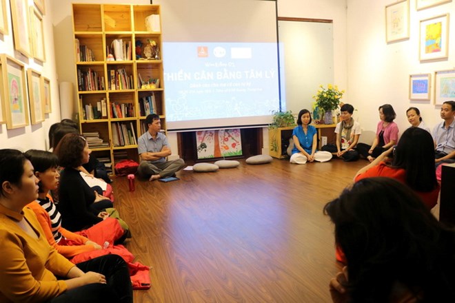 Tại hội thảo 'Thiền cân bằng tâm lý dành cho cha mẹ có con tự kỷ' ngày 18-4. (Ảnh: Phương Vũ/Vietnam+)