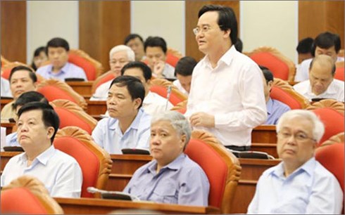 Bộ trưởng Phùng Xuân Nhạ phát biểu tại Hội nghị lần thứ 7 Ban Chấp hành Trung ương Đảng (khóa XII) - Ảnh: Bộ GD-ĐT