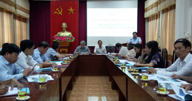 Các đại biểu tham gia hội thảo về phục dựng chùa Tân Kiều.