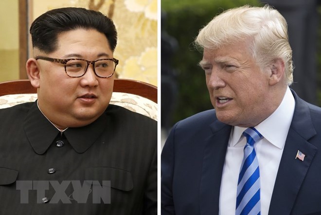 Tổng thống Mỹ Donald Trump (phải) và nhà lãnh đạo Triều Tiên Kim Jong-un. (Nguồn: EPA/TTXVN)