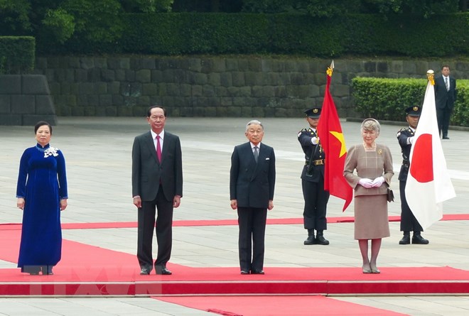 Nhà vua Nhật Bản Akihito và Hoàng hậu chủ trì Lễ đón Chủ tịch nước Trần Đại Quang và Phu nhân. (Ảnh: Nhan Sáng/TTXVN)