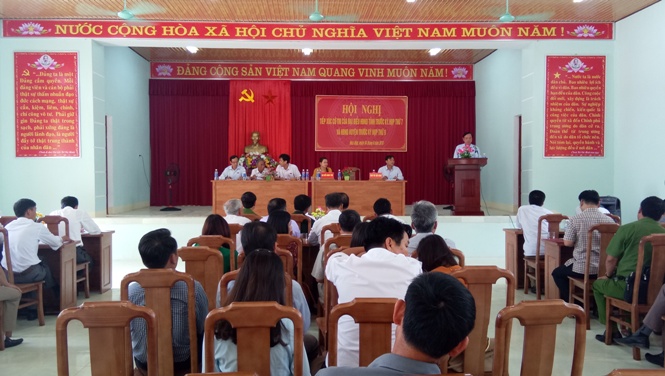 Đại biểu HĐND tỉnh tiếp xúc với cử tri huyện Minh Hóa.