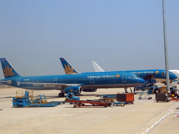 Máy bay của Vietnam Airlines tại sân bay quốc tế Tân Sơn Nhất (Thành phố Hồ Chí Minh). (Ảnh: Huy Hùng/TTXVN)