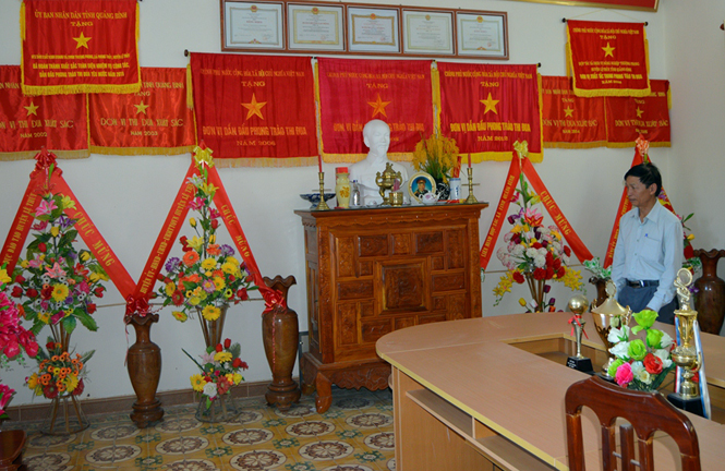 Phòng truyền thống HTX Thượng Phong treo đầy huân chương, bằng khen, giấy khen, cờ thi đua…đã được Đảng, Nhà nước, các cấp ngành trao tặng.