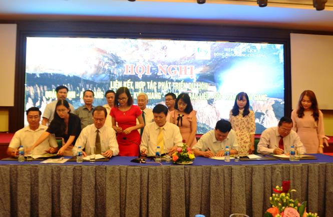 Lãnh đạo ngành du lịch các tỉnh Quảng Bình, An Giang, Sóc Trăng, Bạc Liêu và Cần Thơ ký kết chương trình hợp tác, phát triển du lịch.