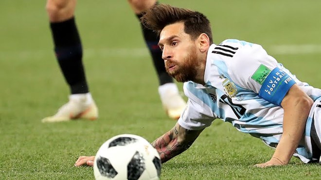 Lionel Messi và Argentina có nguy cơ về nước sớm. (Nguồn: Reuters)