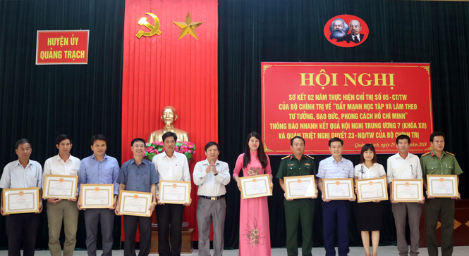 Các tập thể, cá nhân điển hình của huyện Quảng Trạch được biểu dương, khen thưởng trong năm 2018 nhờ có nhiều thành tích xuất sắc trong học tập và làm theo gương Bác.