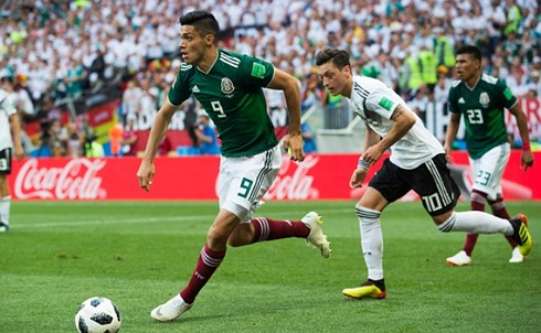 Đức (áo trắng) thi đấu không tốt trước Mexico nên nhất thất bại 0-1 (Ảnh: Getty).