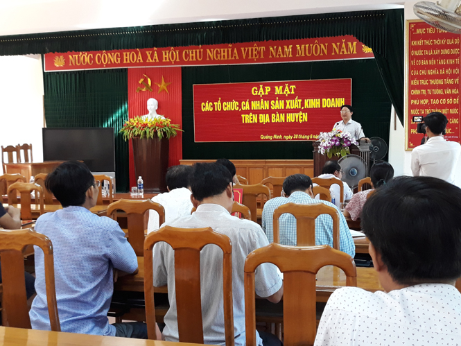 Đại diện lãnh đạo huyện Quảng Ninh và các doanh nghiệp đã có nhiều ý kiến trao đổi nhằm tháo gỡ khó khăn, vướng mắc trong sản xuất, kinh doanh.