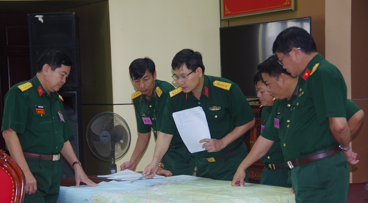 Bộ CHQS tỉnh: Diễn tập chỉ huy-tham mưu 1 bên 2 cấp trên bản đồ