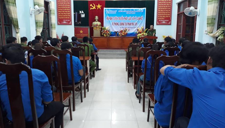 Hơn 250 ĐVTN huyện Lệ Thủy tham gia buổi tuyên truyền phòng, chống ma túy.