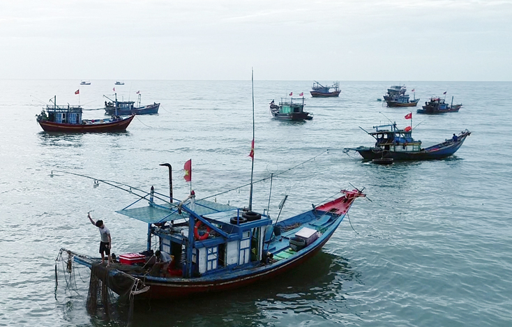 Đội tàu đánh bắt thủy sản của ngư dân Cảnh Dương, huyện Quảng Trạch.