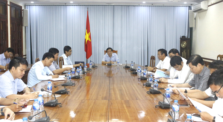 Đồng chí Nguyễn Xuân Quang, Ủy viên Ban Thường vụ Tỉnh ủy, Phó Chủ tịch Thường trực UBND tỉnh chủ trì buổi làm việc.  