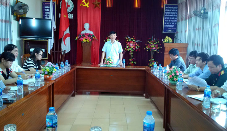 Các thành viên trong BCĐVĐ HMTN tỉnh thống nhất lần cuối những nội dung của chương trình Hành trình đỏ tại Quảng Bình.