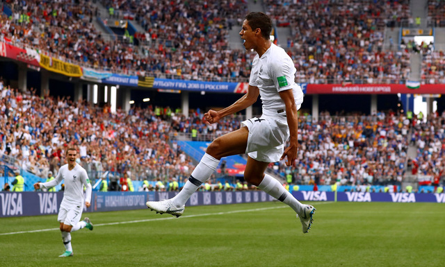 Varane ghi bàn mở tỉ số trận đấu - Ảnh: REUTERS