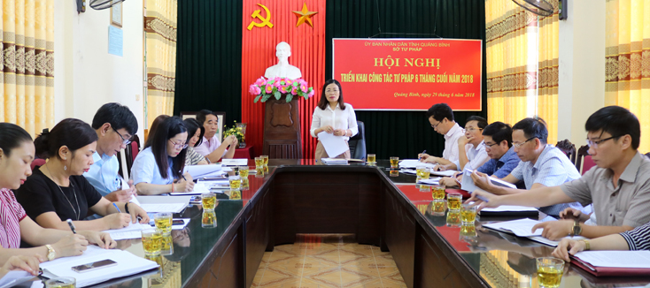 Đồng chí Nguyễn Thị Lài, TUV, Giám đốc Sở Tư pháp phát biểu tại hội nghị