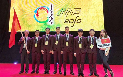 Đội tuyển Việt Nam tham dự Olympic Toán Quốc tế năm 2018
