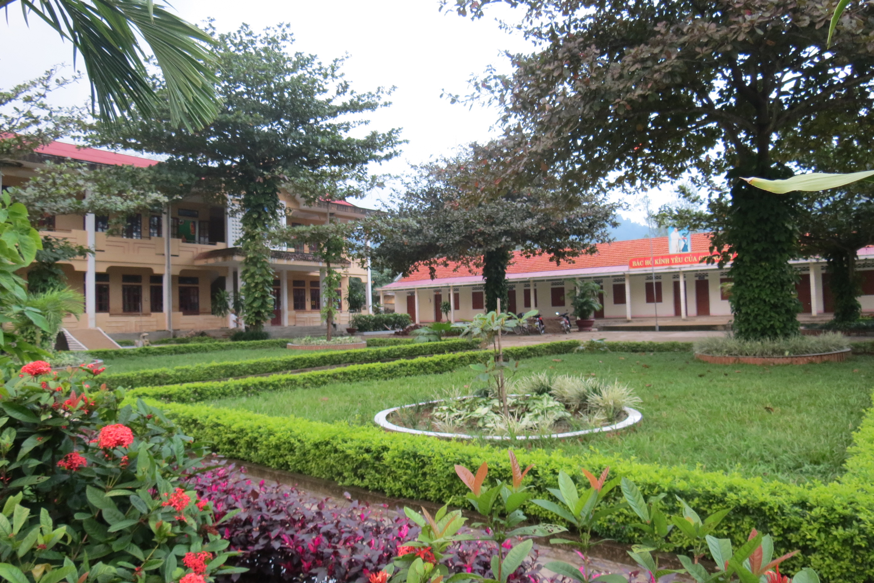 Trường TH Huyền Thủy được công nhận đạt chuẩn quốc gia năm 2010.