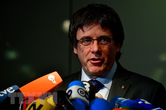 Cựu Thủ hiến vùng tự trị Catalonia Carles Puigdemont trong một cuộc họp báo tại Berlin, Đức ngày 15-5. (Nguồn: AFP/TTXVN)