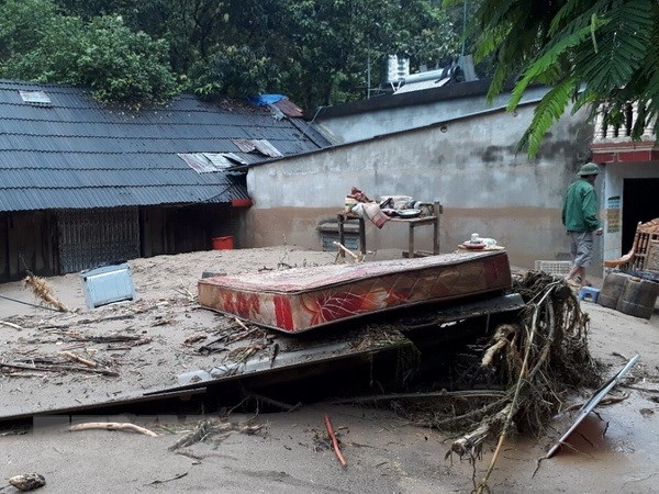 Nhiều ngôi nhà ở xã Sơn Lương, huyện Văn Chấn bị ảnh hưởng do lũ. (Ảnh Tuấn Anh/TTXVN)