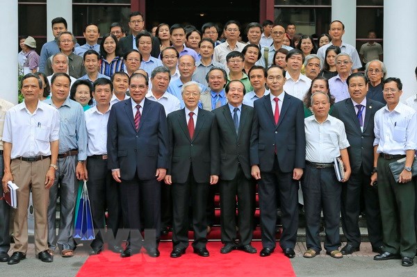  Tổng Bí thư Nguyễn Phú Trọng, Chủ tịch nước Trần Đại Quang với các đại biểu tham dự lễ kỷ niệm. (Ảnh: Nhan Sáng/TTXVN)