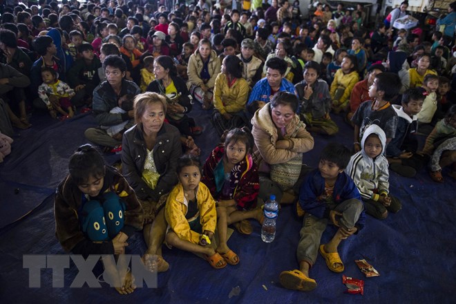 Người dân được bố trí sống tạm tại điểm sơ tán an toàn ở thị trấn Paksong, tỉnh Champasak sau sự cố vỡ đập thủy điện. (Nguồn: AFP/TTXVN)