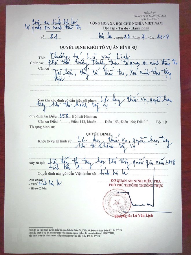Quyết định khởi tố vụ án hình sự đối với sai phạm liên quan đến kỳ thi Trung học phổ thông Quốc gia năm 2018 tại Hội đồng thi tỉnh Sơn La. (Ảnh: TTXVN)