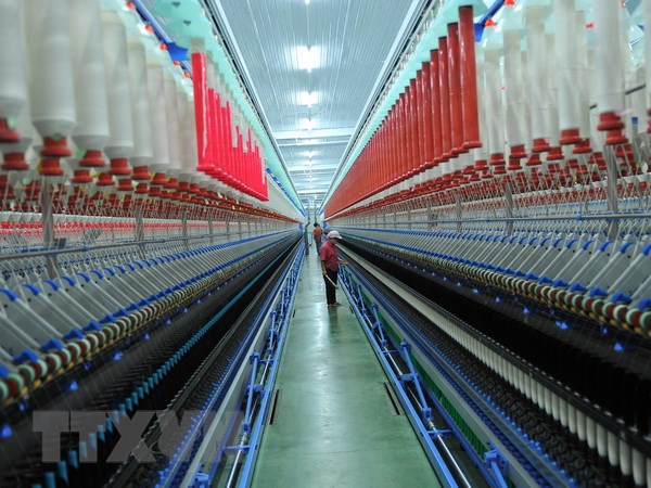 Dây chuyền sản xuất tại Công ty sợi Lam Giang. (Ảnh minh họa: Minh Đức/TTXVN)