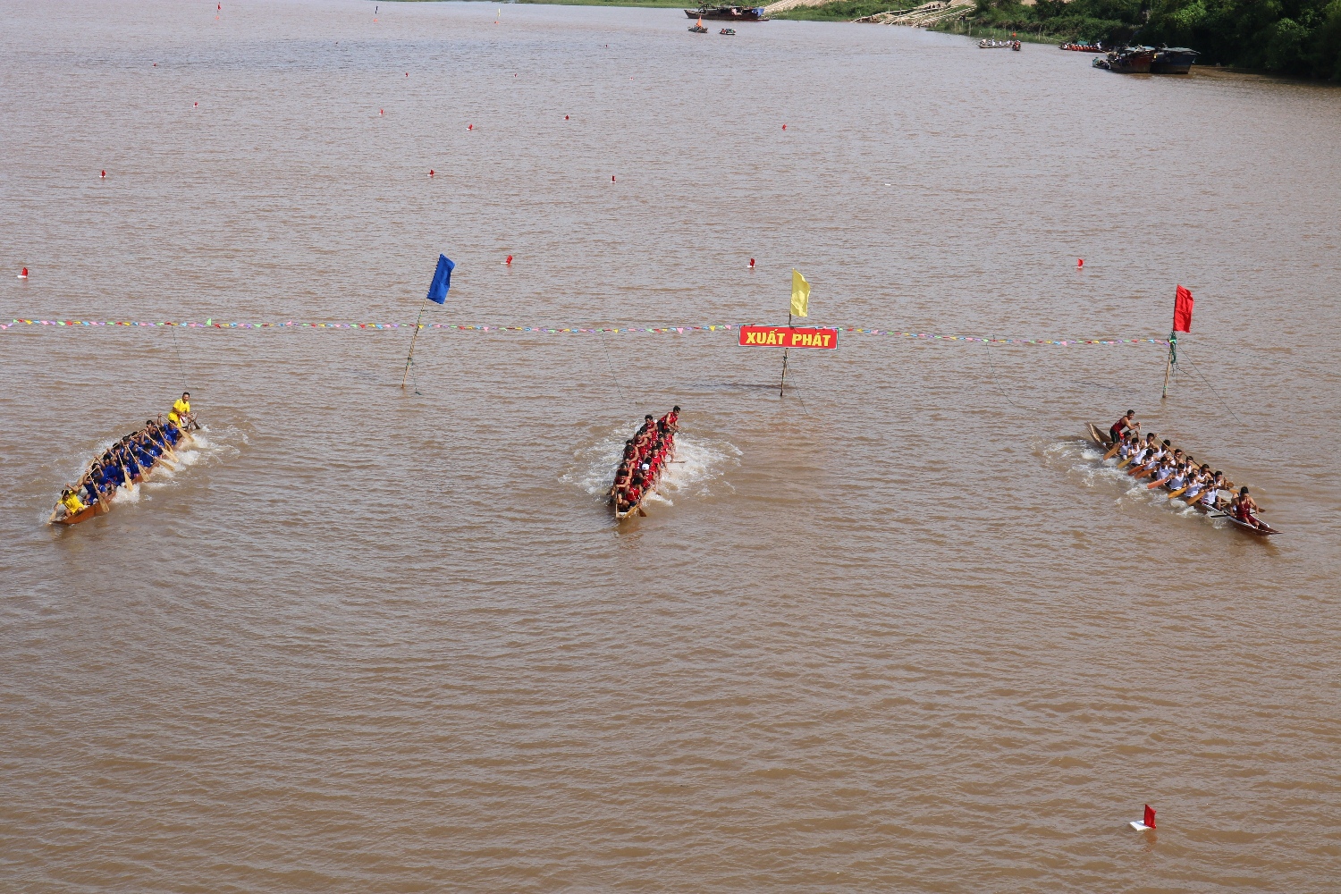 Tuyên Hóa tổ chức hội đua thuyền truyền thống trên sông Gianh