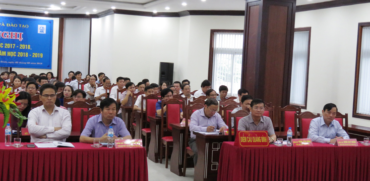 Đồng chí Trần Tiến Dũng, Tỉnh ủy viên, Phó Chủ tịch UBND tỉnh chủ trì hội nghị tại điểm cầu Quảng Bình.