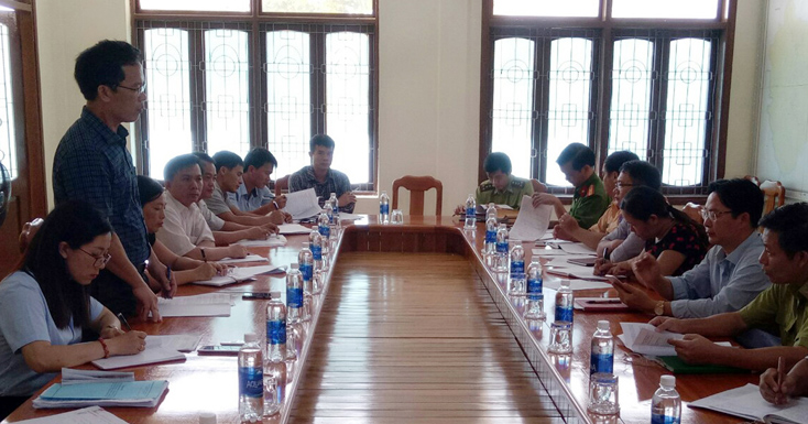 Đoàn kiểm tra liên ngành làm việc với UBND huyện Quảng Ninh.
