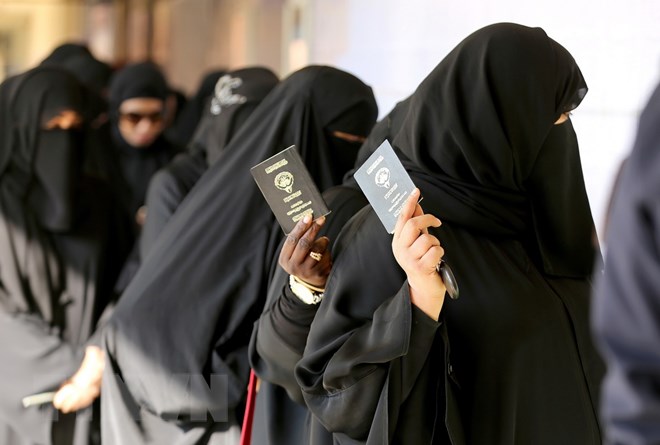 Ảnh tư liệu: Phụ nữ Kuwait chờ bỏ phiếu trong cuộc bầu cử Quốc hội tại một địa điểm bầu cử ở Kuwait City ngày 26-11-2016. (Nguồn: AFP/TTXVN)