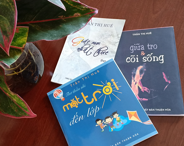  Những tập thơ của cô giáo – nhà thơ Trần Thị Huê 