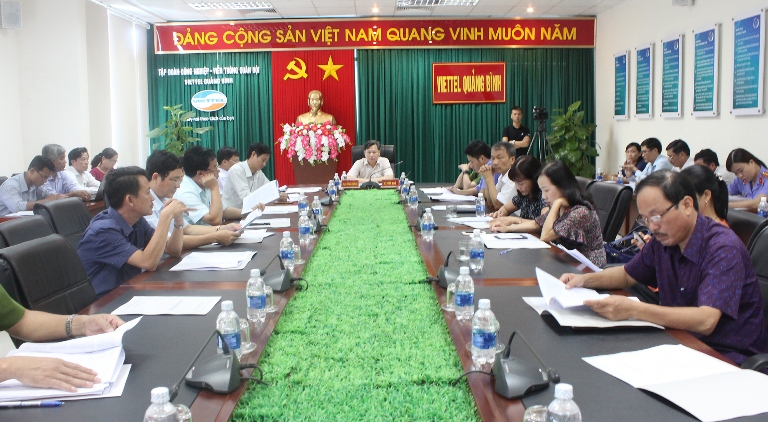 Đồng chí Nguyễn Tiến Hoàng, Tỉnh ủy viên, Phó Chủ tịch UBND tỉnh và các đại biểu tham dự hội nghị tại điểm cầu Quảng Bình.