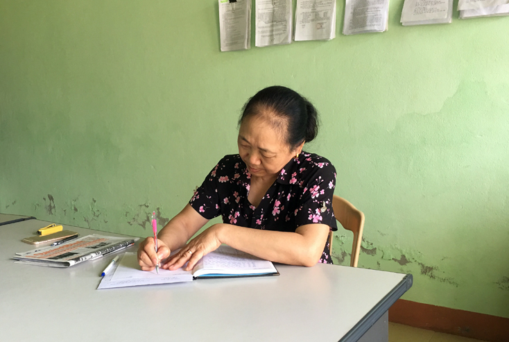 Bà Lê Thị Sanh, người luôn hết lòng với công tác Mặt trận ở cơ sở.