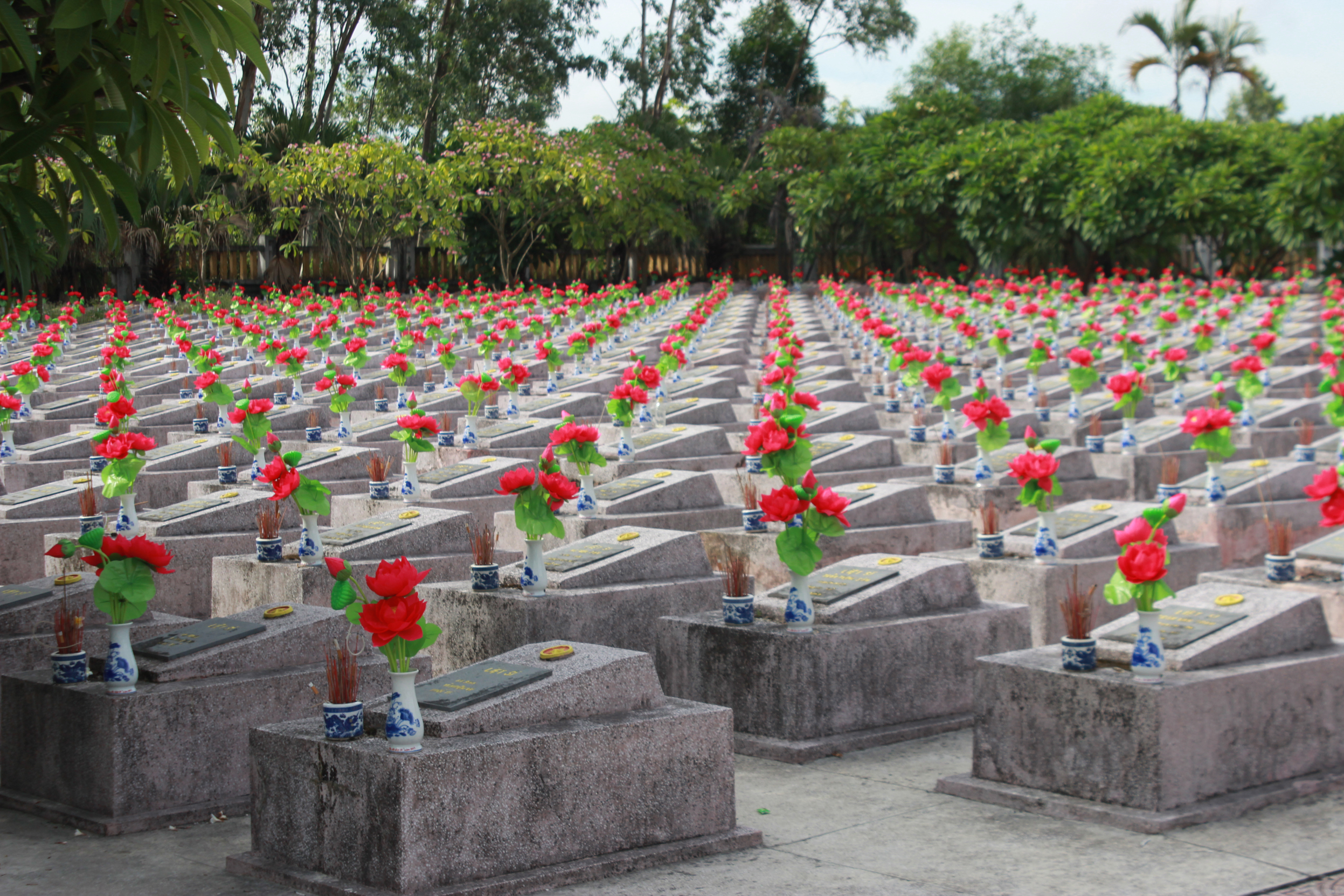 Nghĩa trang liệt sỹ Ba Dốc - nơi các anh yên nghỉ. Ảnh: Tiến Hành