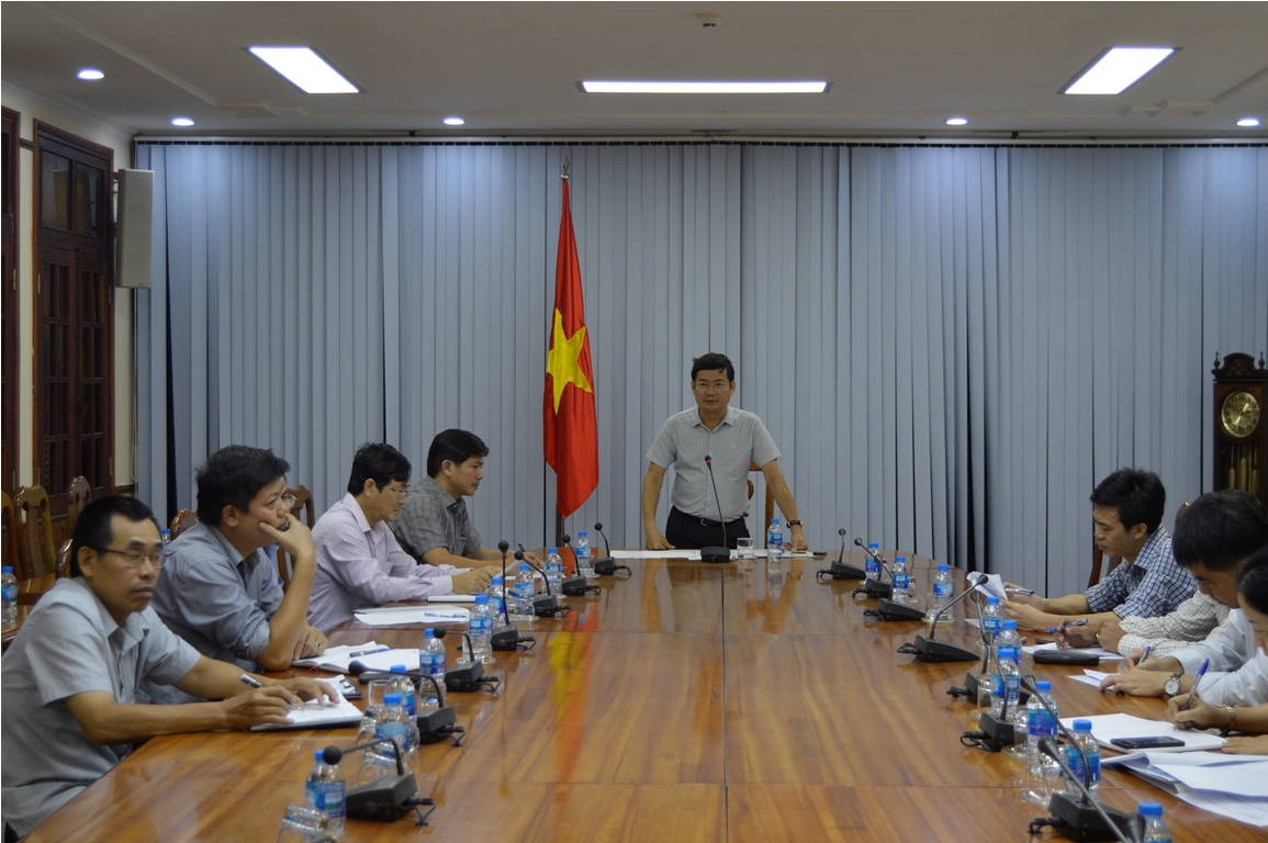 Đồng chí Phó Chủ tịch UBND tỉnh Trần Tiến Dũng phát biểu kết luận cuộc họp.