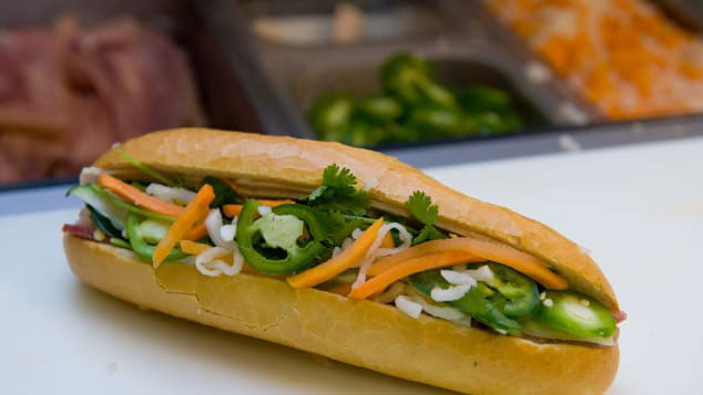 Bánh mì là món rất phổ biến với người Việt, có nhiều biến tấu khác nhau.