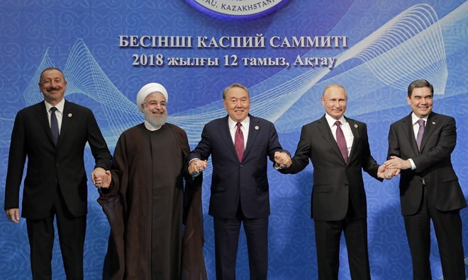 Lãnh đạo các nước Azerbaijan, Iran, Kazakhstan, Nga và Turkmenistan. (Nguồn: Tass)