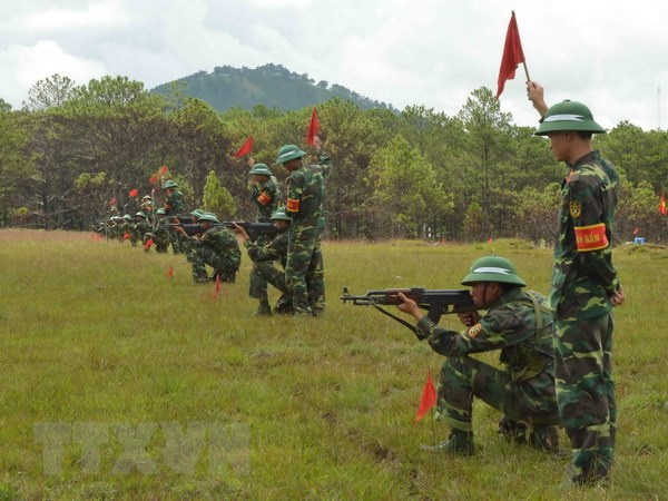 Học viên Học viện Lục quân tham gia đợt kiểm tra bắn súng. (Ảnh minh họa: Nguyễn Dũng/TTXVN)
