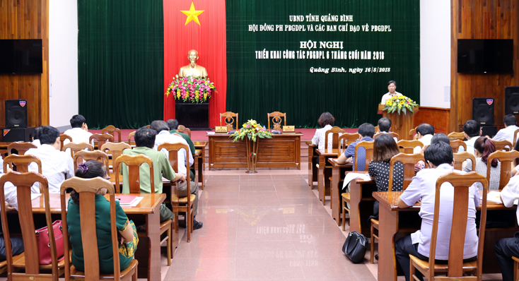 Đồng chí Nguyễn Tiến Hoàng, TUV, Phó Chủ tịch UBND tỉnh, Chủ tịch Hội đồng phối hợp phổ biến giáo dục pháp luật tỉnh phát biểu tại hội nghị.