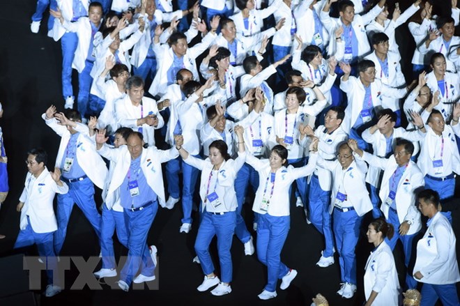 Đoàn vận động viên Triều Tiên và Hàn Quốc tham gia diễu hành chung tại lễ khai mạc Đại hội thể thao châu Á (ASIAD) 2018 ở Jakarta, Indonesia tối 18-8. (Ảnh: THX/TTXVN)