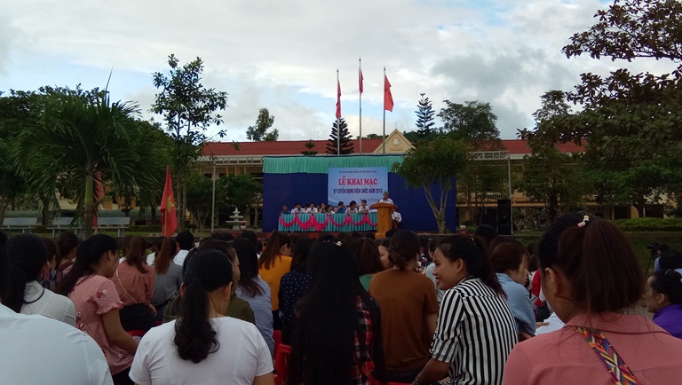 Các thi sinh dự kỳ thi tuyển dụng viên chức huyện Minh Hóa  năm 2018