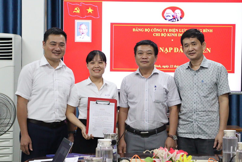 PC Quảng Bình: Kết nạp 21 đảng viên mới