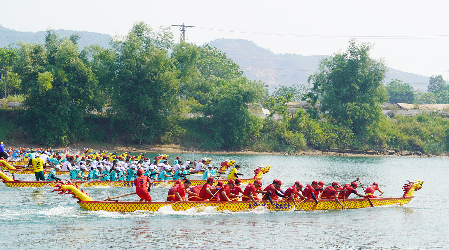 Bố Trạch: Tổ chức thành công lễ hội đua thuyền truyền thống trên sông Son