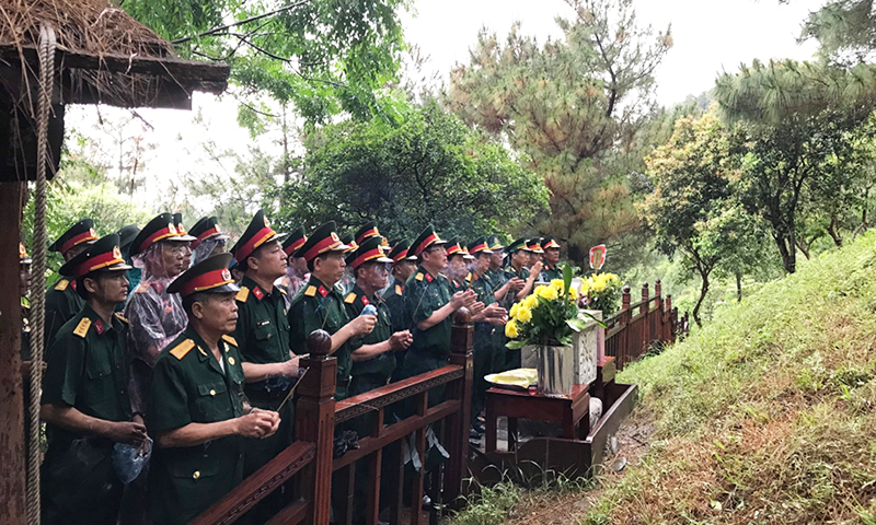 Cựu chiến binh Quảng Bình dâng hương tưởng nhớ Đại tướng Võ Nguyên Giáp