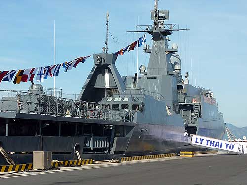 Chiến hạm Lý Thái Tổ tại quân cảng Cam Ranh.
