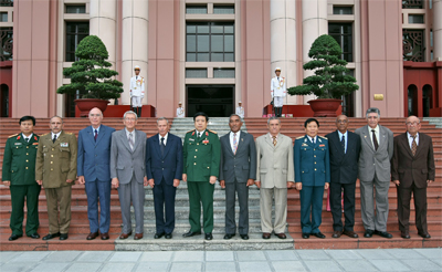 Đại tướng Phùng Quang Thanh và các tướng lĩnh QĐND Việt Nam và đoàn cựu chiến binh Cu-ba